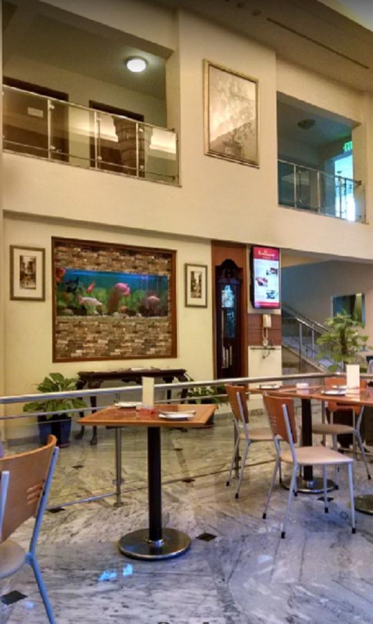 Embassy Inn, Karachi Ngoại thất bức ảnh